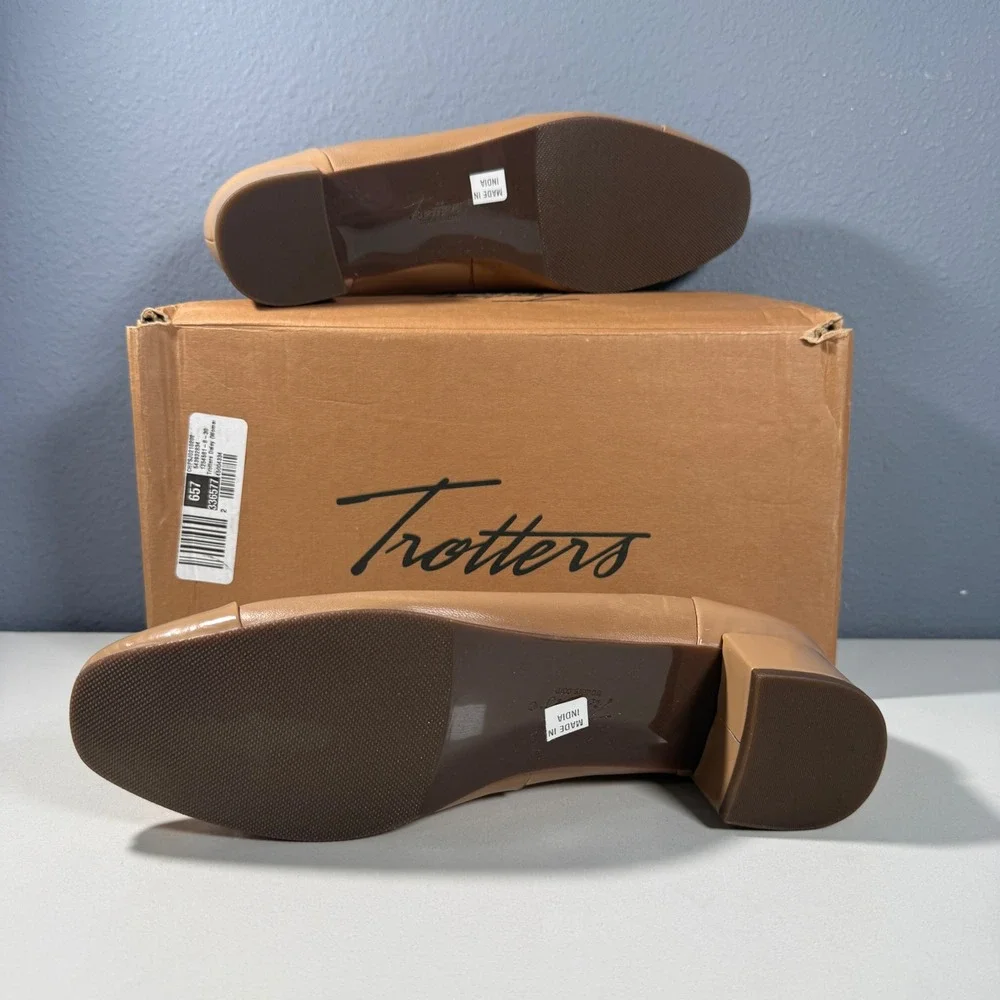 Trotters Daisy Nude Leather Patent Cap Toe Block Heel Pumps T2053-130 Mens 9.5 N